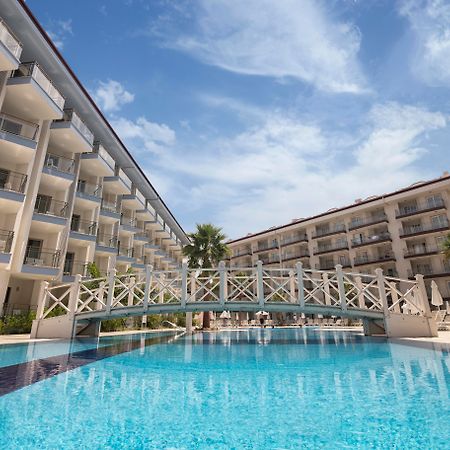 Ramada Hotel & Suites By Wyndham Кушадасъ Екстериор снимка