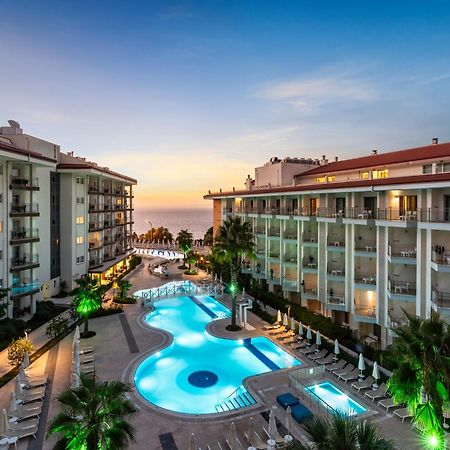 Ramada Hotel & Suites By Wyndham Кушадасъ Екстериор снимка