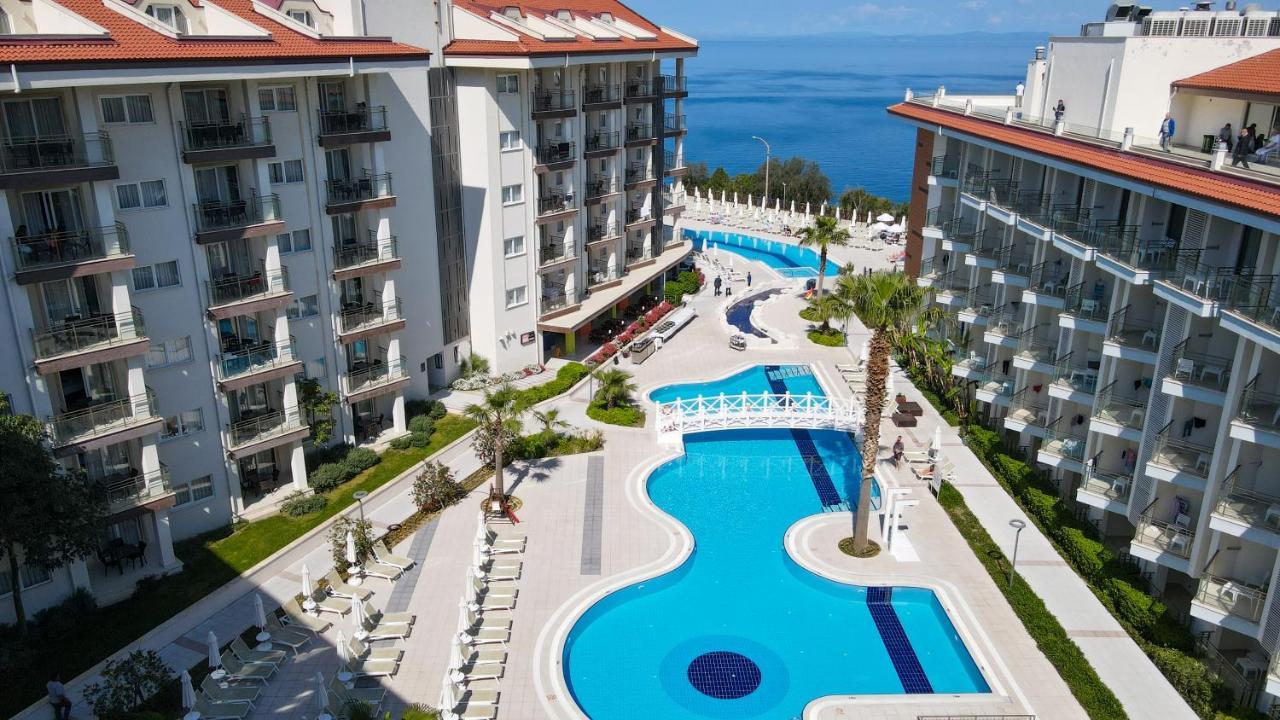 Ramada Hotel & Suites By Wyndham Кушадасъ Екстериор снимка