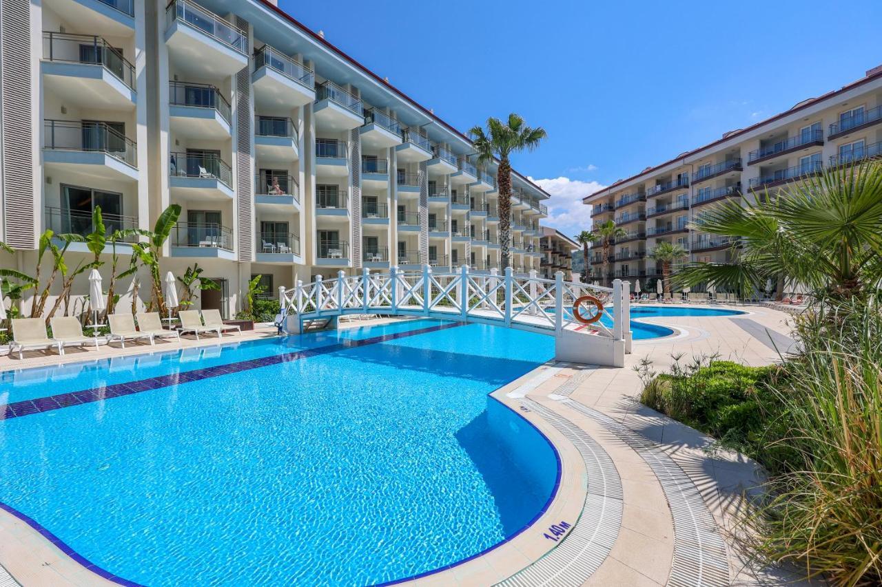 Ramada Hotel & Suites By Wyndham Кушадасъ Екстериор снимка