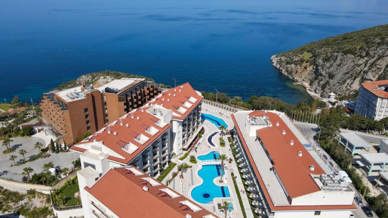 Ramada Hotel & Suites By Wyndham Кушадасъ Екстериор снимка