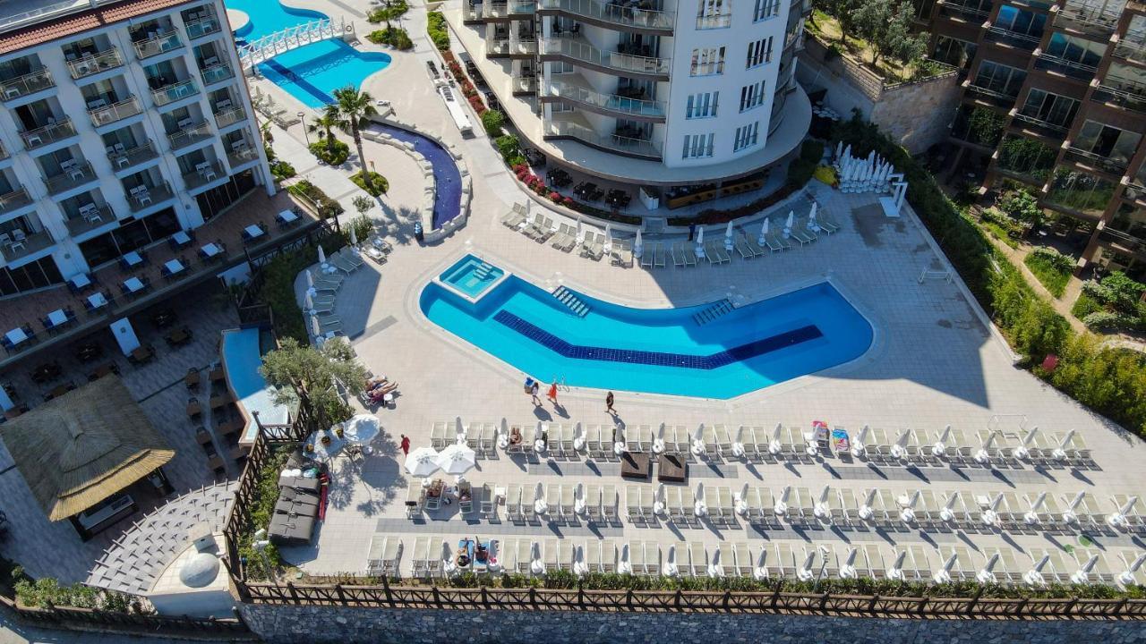 Ramada Hotel & Suites By Wyndham Кушадасъ Екстериор снимка