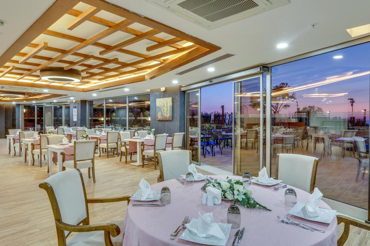 Ramada Hotel & Suites By Wyndham Кушадасъ Екстериор снимка
