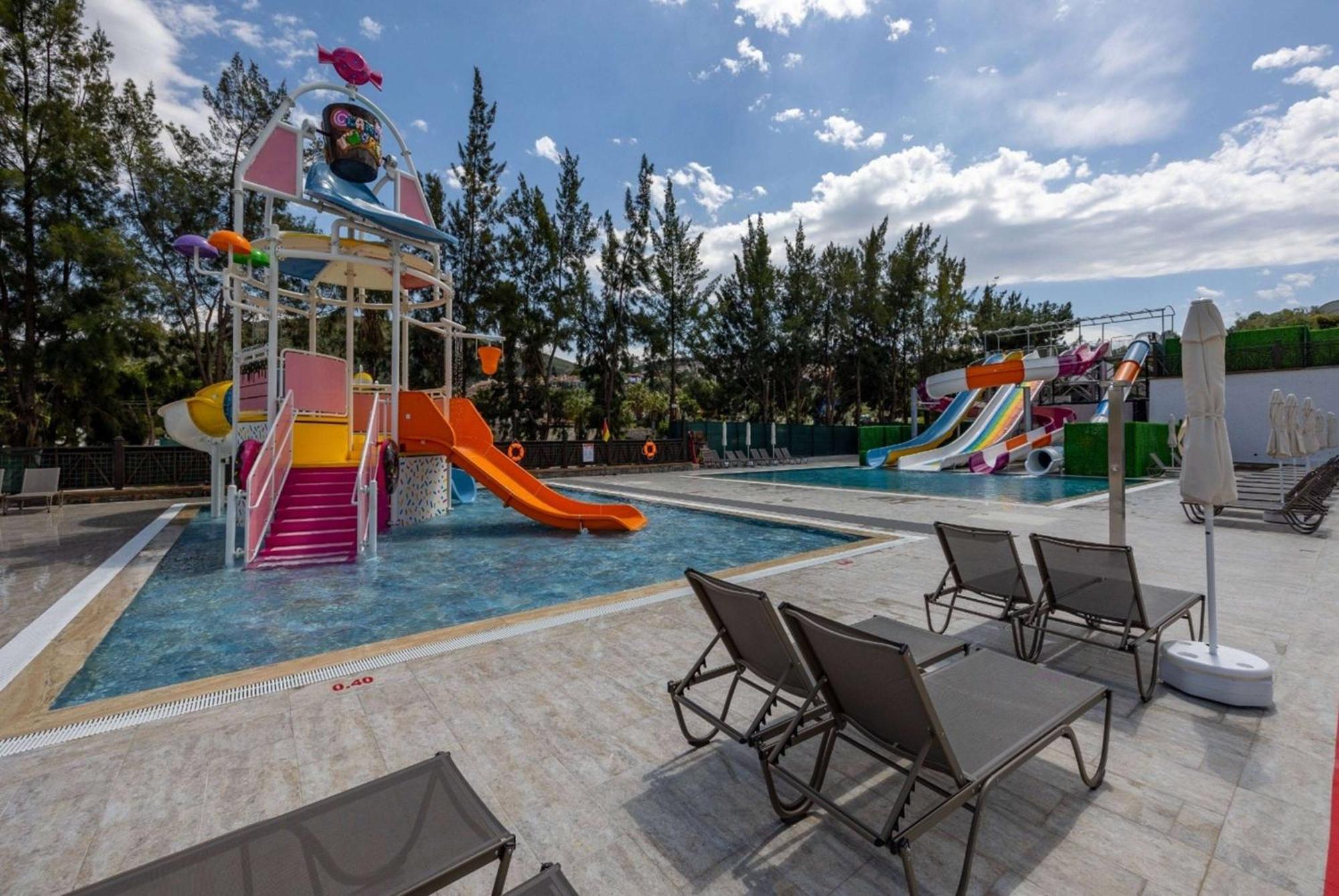 Ramada Hotel & Suites By Wyndham Кушадасъ Екстериор снимка